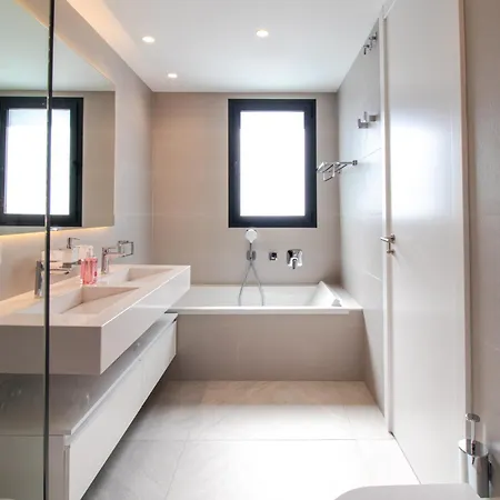 Elegant In Marbella, Sea Views, Infinity & Pool, Sauna, Gym, Spa, 5 Min To The شقة *