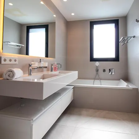 Elegant In Marbella, Sea Views, Infinity & Pool, Sauna, Gym, Spa, 5 Min To The * ماربيا