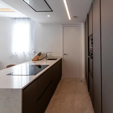 Elegant In Marbella, Sea Views, Infinity & Pool, Sauna, Gym, Spa, 5 Min To The דירה *