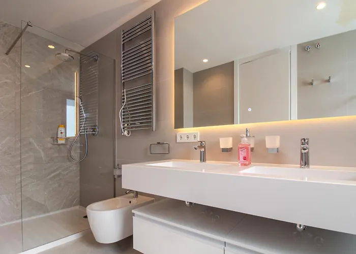 Elegant In Marbella, Sea Views, Infinity & Pool, Sauna, Gym, Spa, 5 Min To The