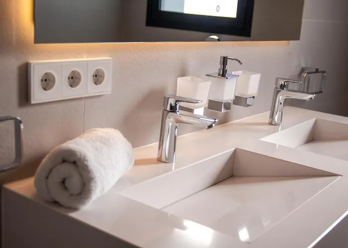 Apartament Elegant In Marbella, Sea Views, Infinity & Pool, Sauna, Gym, Spa, 5 Min To The