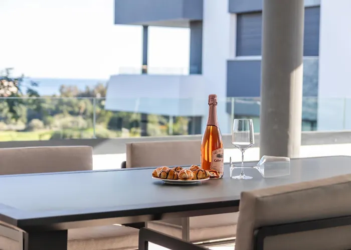 公寓 Elegant In Marbella, Sea Views, Infinity & Pool, Sauna, Gym, Spa, 5 Min To The 马尔韦利亚