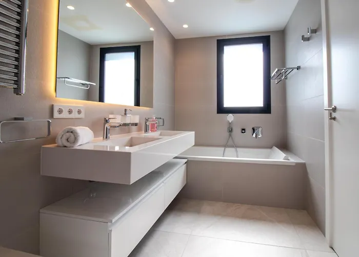 Elegant In Marbella, Sea Views, Infinity & Pool, Sauna, Gym, Spa, 5 Min To The * 马尔韦利亚