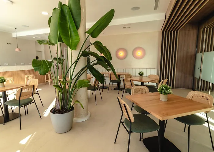 Elegant In Marbella, Sea Views, Infinity & Pool, Sauna, Gym, Spa, 5 Min To The 马尔韦利亚